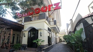 A building with a sign reading "Hotel". - RedDoorz Plus near STIE YKPN (Depok)