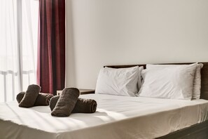 Schreibtisch, schallisolierte Zimmer, Bügeleisen/Bügelbrett