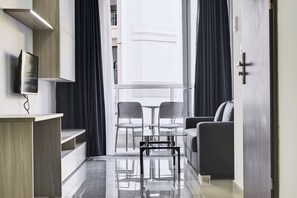 Flat-screen TV - The Village Apartments (St. Paul's Bay)