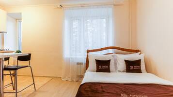 Studio | Bügeleisen/Bügelbrett, kostenlose Babybetten, kostenlose Zustellbetten