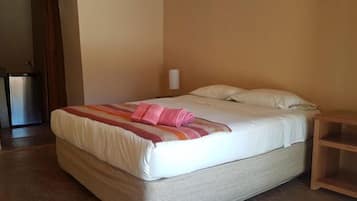 Bungalow, 1 Queen Bed | 1 bedroom, free cribs/infant beds