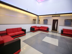 Coin salon dans le hall