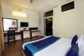 Minibar, free WiFi