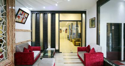 OYO 1673 Hotel MM Yellowuds