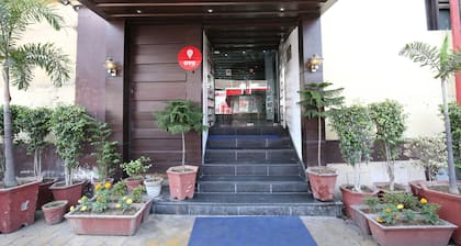 OYO 1673 Hotel MM Yellowuds