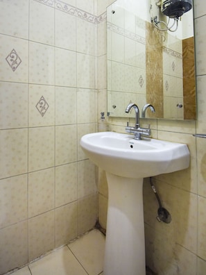 Regadera, regadera tipo lluvia, amenidades de baño gratuitas, toallas