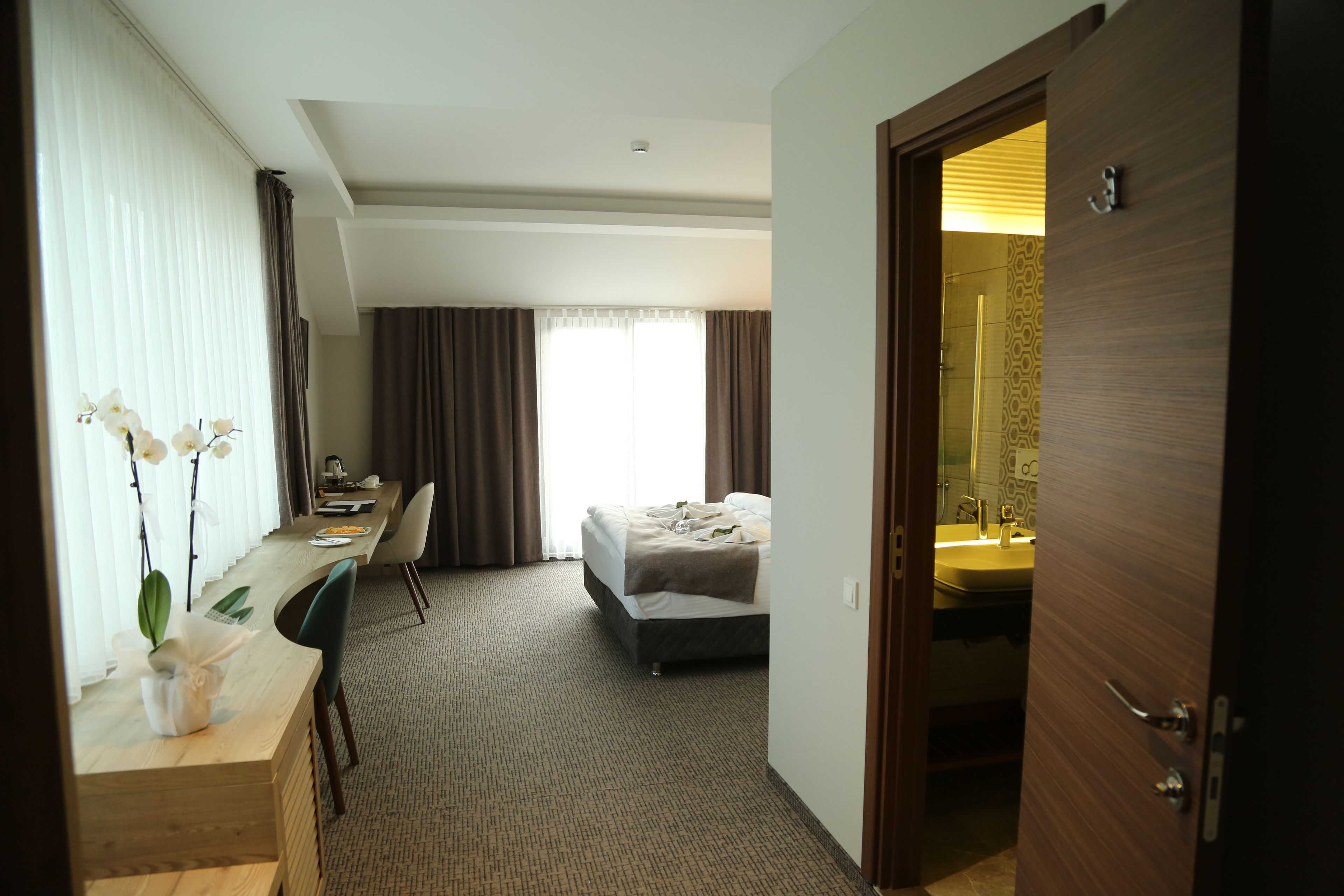 superior double or twin room | premium bedding, minibar, in-room safe, desk