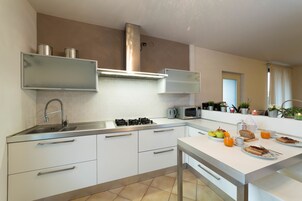 Villa, 3 chambres | Coin cuisine privé
