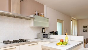 Biệt thự, 3 phòng ngủ | Bếp nhỏ riêng | Dụng cụ pha cà phê/trà, tủ lạnh, lò vi sóng, lò nướng 