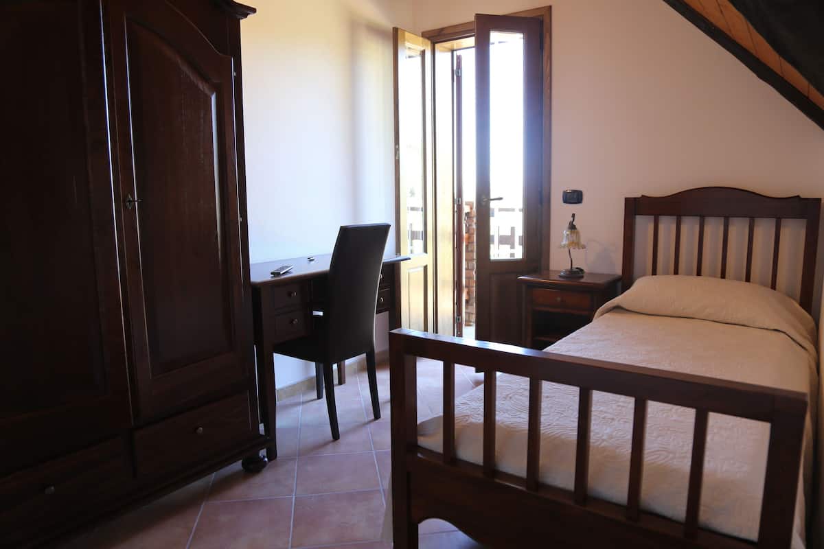 Quarto solteiro luxo, vista para a montanha | Roupas de cama premium, escrivaninha, quartos à prova de som