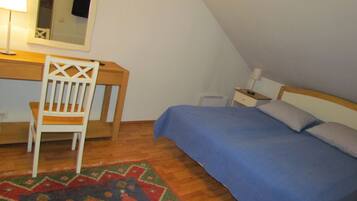 2 bedrooms, iron/ironing board, free cribs/infant beds, free WiFi