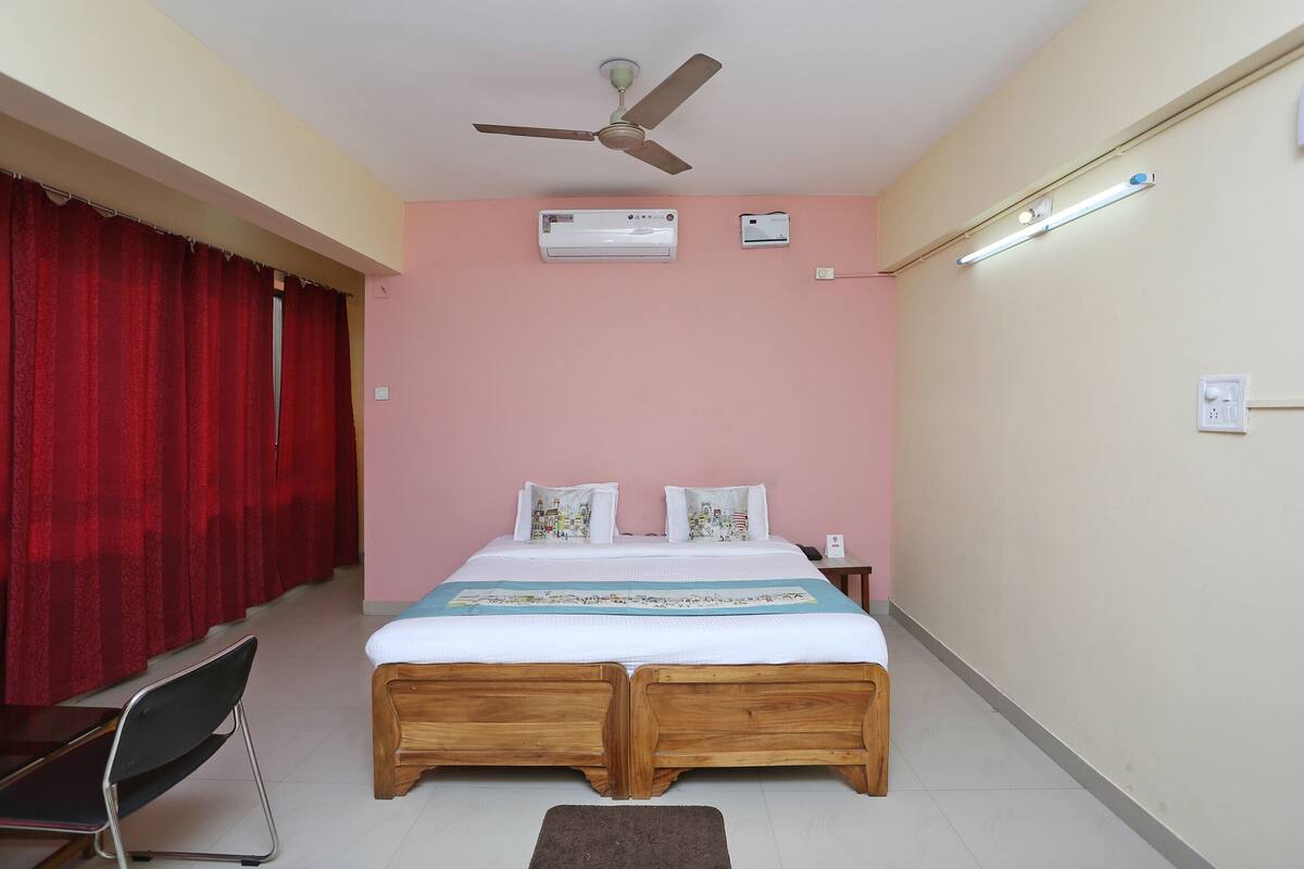 Standard Double Room | Free WiFi, bed sheets