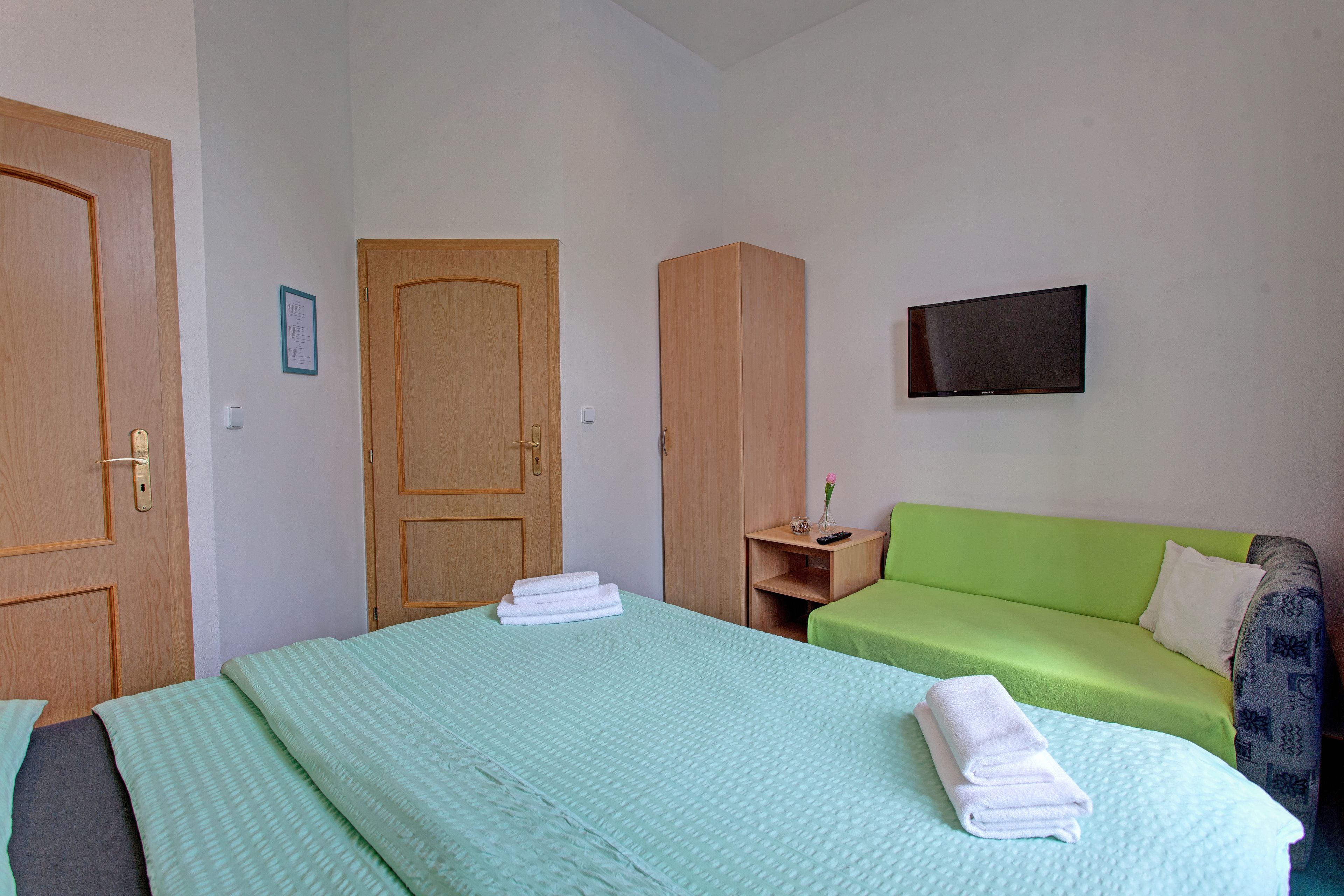 standard single room, 1 single bed | blackout curtains, iron/ironing board, free wifi, bed sheets