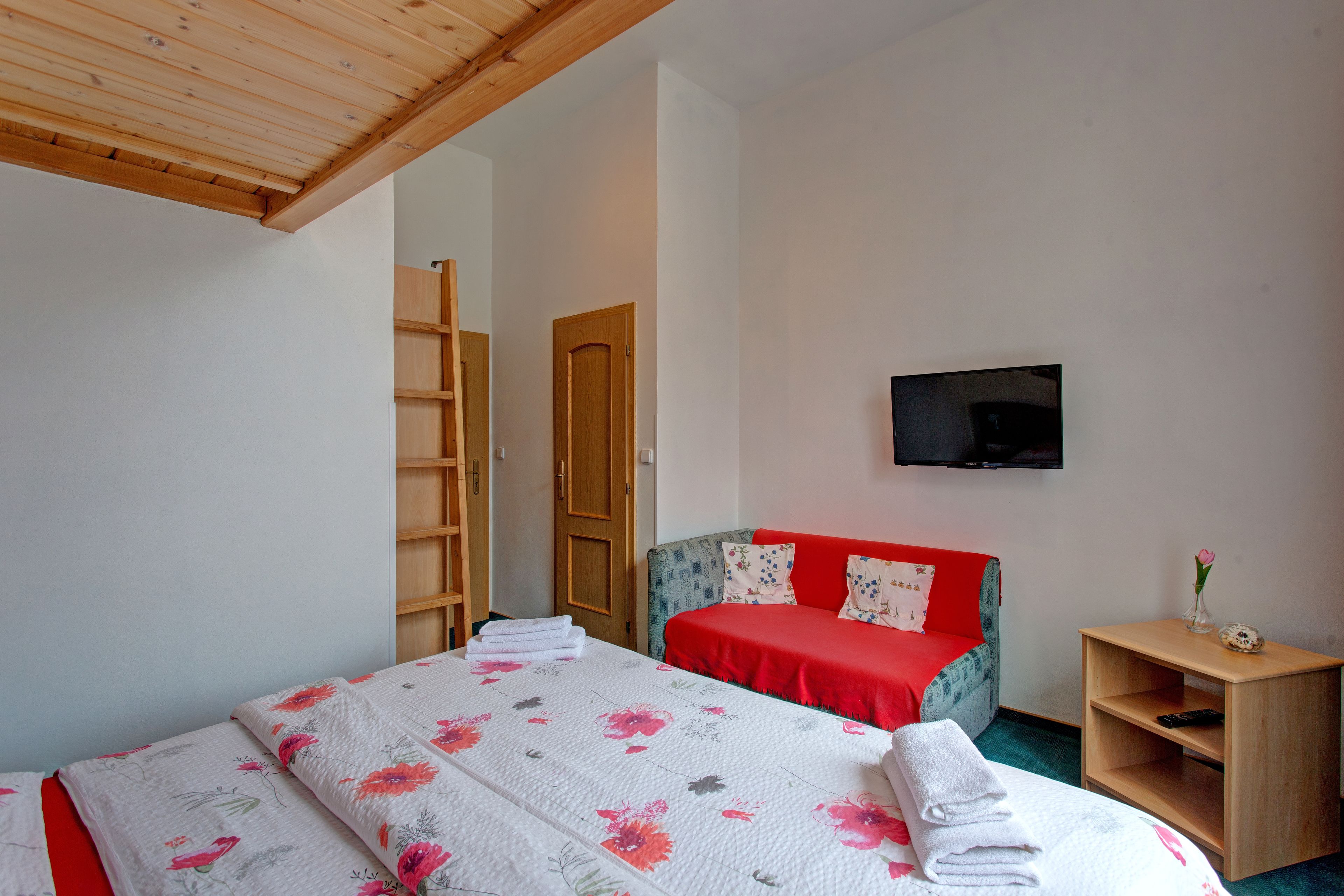 standard single room, 1 single bed | blackout curtains, iron/ironing board, free wifi, bed sheets