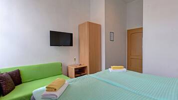 Kamar Single Standar, 1 Tempat Tidur Twin | Tirai kedap cahaya, setrika/meja setrika, Wi-Fi gratis, dan seprai linen