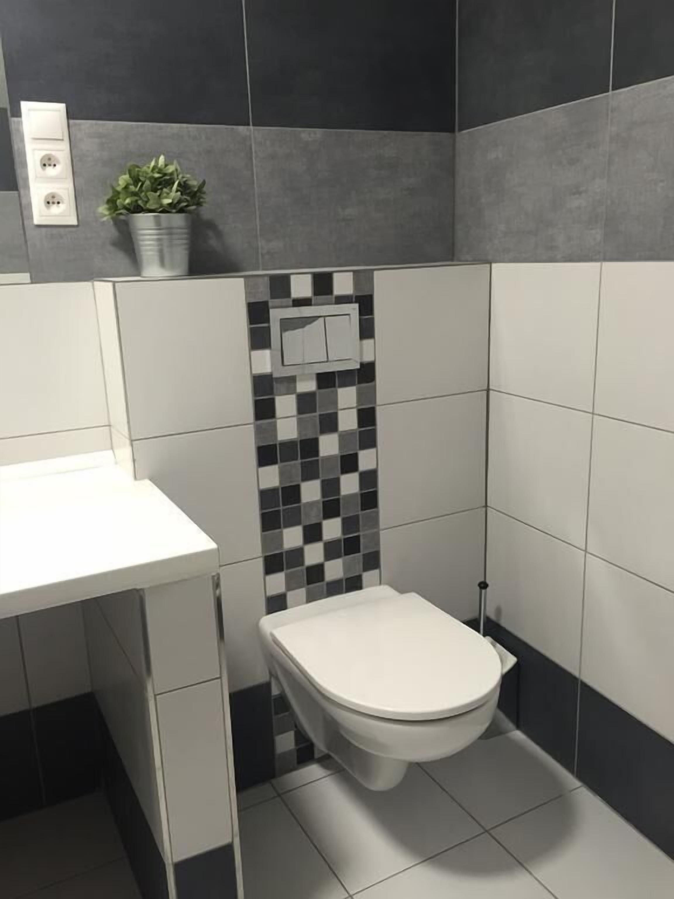 superior suite, 2 bedrooms | bathroom | free toiletries, hair dryer, towels