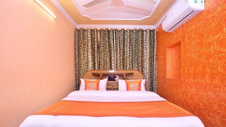 OYO 10384 Hotel Rajesh Palace