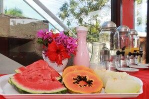 Daily buffet breakfast for a fee - Pousada Acquamare (Búzios)