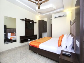 Double or Twin Room | Bed sheets - Capital O 322 Hotel Royal (Chandigarh)