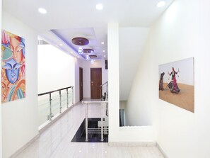 Lobby - Capital O 322 Hotel Royal (Chandigarh)