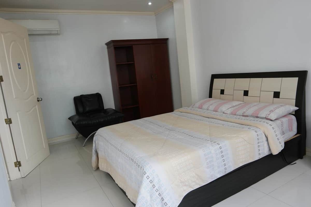 Caja de seguridad en la habitación, escritorio y insonorización