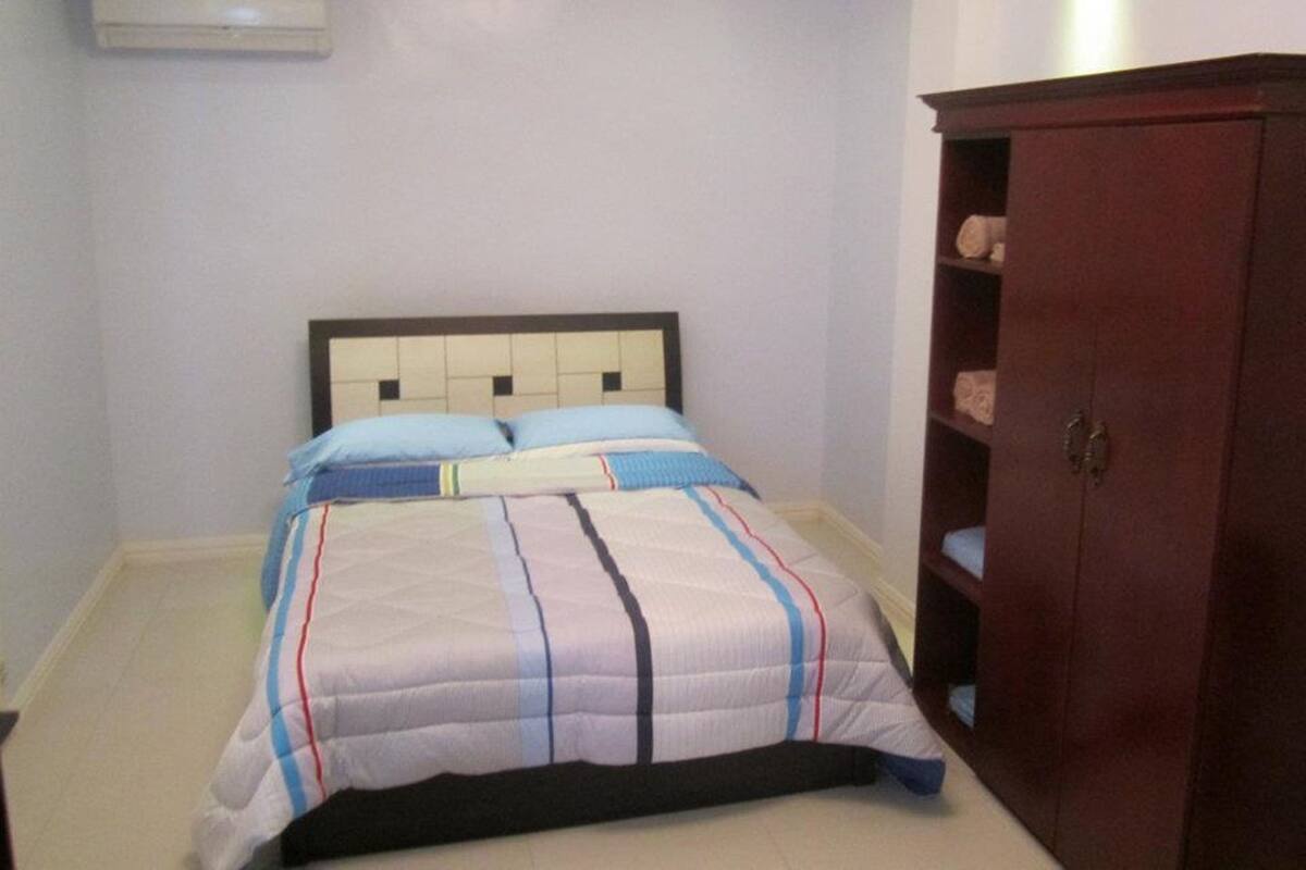 Caja de seguridad en la habitación, escritorio y insonorización