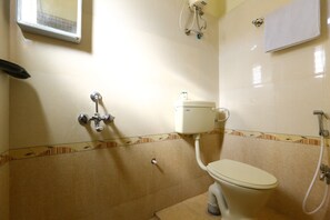 Double or Twin Room | Bathroom | Free toiletries, towels