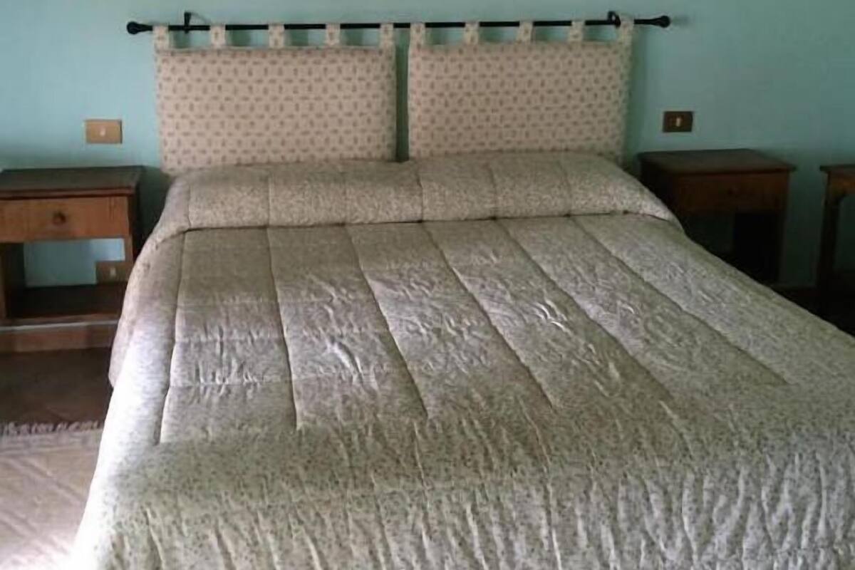 Cots/infant beds, free WiFi
