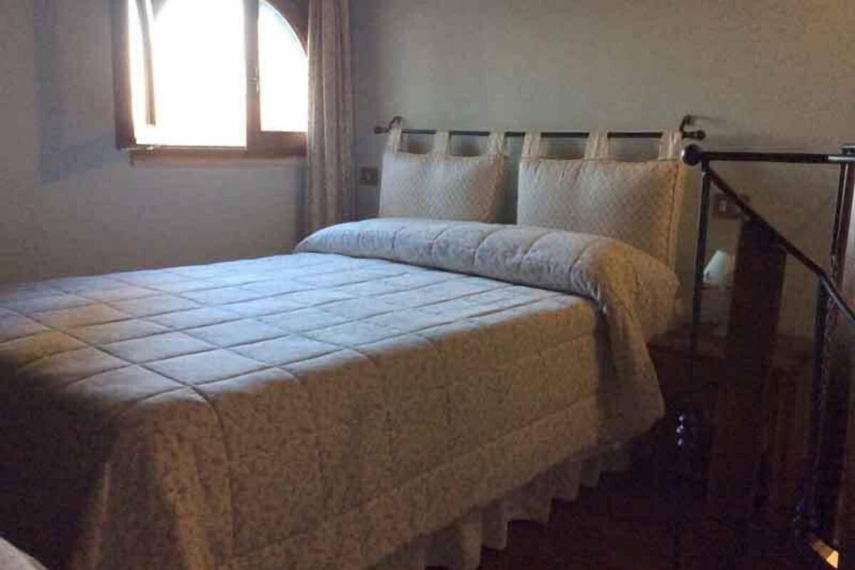 Cots/infant beds, free WiFi