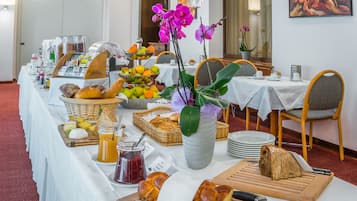 Petit déjeuner buffet (15.00 CHF par personne)