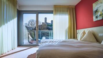 1 makuuhuone, ylelliset vuodevaatteet, minibaari, tallelokero huoneessa