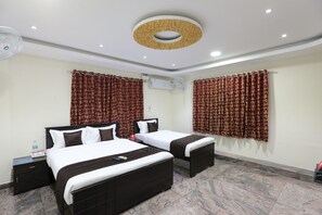 Deluxe Double or Twin Room | Bed sheets - OYO Flagship 4584 India Gate (Chennai)