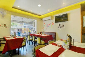 Dining - OYO Flagship 4584 India Gate (Chennai)