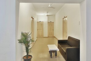 Lobby - OYO 5328 Cloud 7 Serviced Apartements (Chennai)