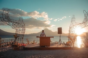 On the beach - Socialtel Atitlan (Panajachel)