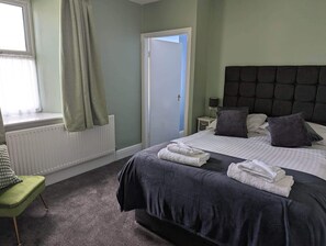 Double Room, 1 Double Bed | Iron/ironing board, free WiFi, bed sheets