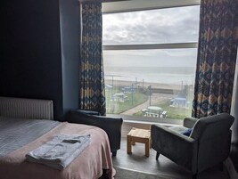 Quarto família (x3) | Ferros/tábuas de passar roupa, Wi-Fi de cortesia, roupa de cama