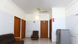 Coin salon dans le hall