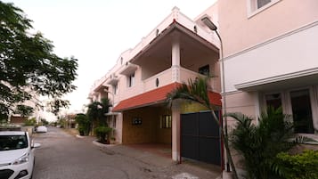 Mặt tiền nơi lưu trú
