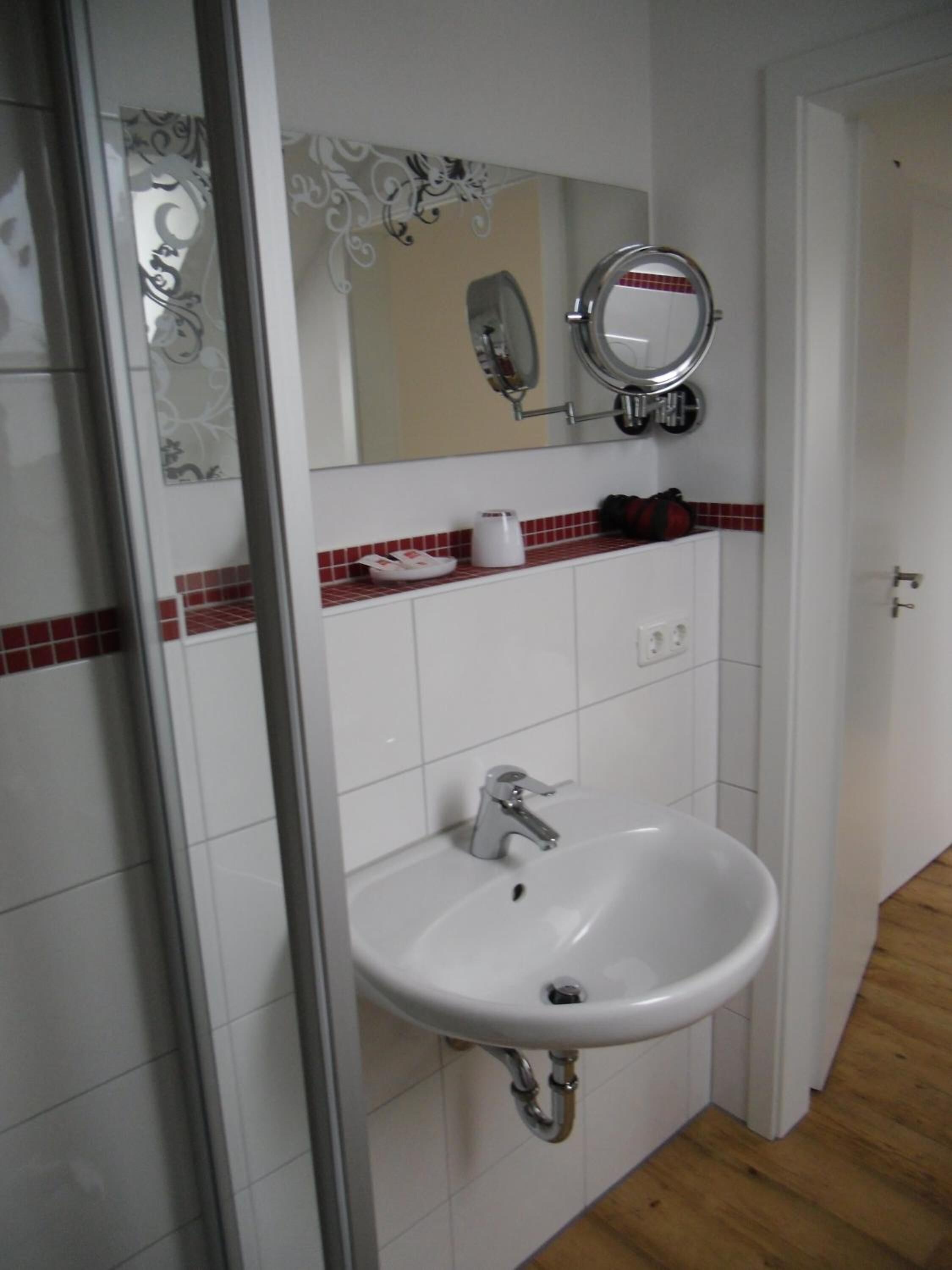 guest room (small) | bathroom | shower, free toiletries, hair dryer, towels
