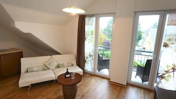 Comfort Suite (Scharlachberg) | Living room | Flat-screen TV