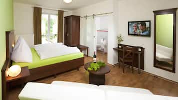 Double Room (Spätlese) | Hypo-allergenic bedding, desk, laptop workspace, soundproofing