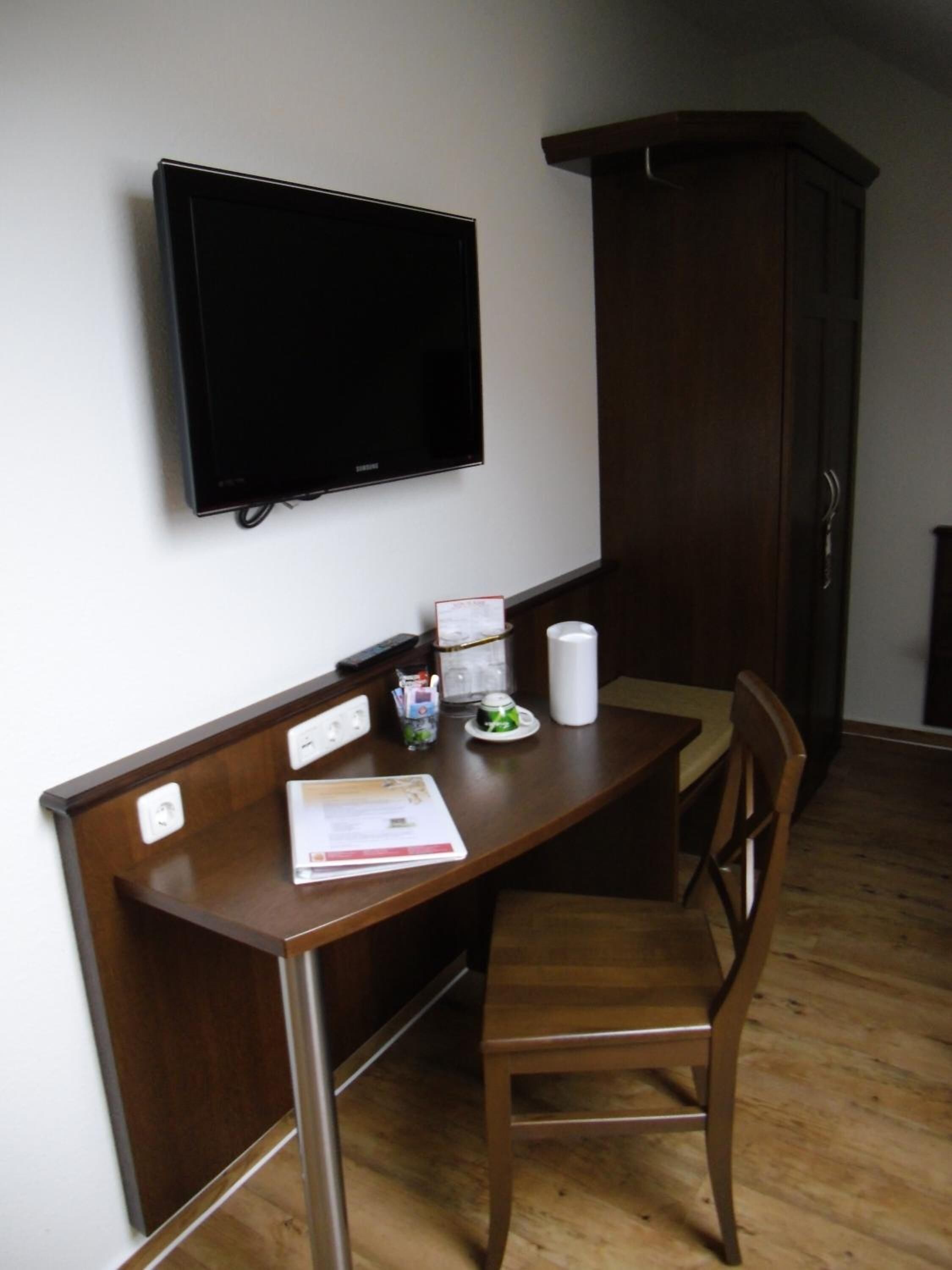 guest room (small) | hypo-allergenic bedding, desk, laptop workspace, soundproofing