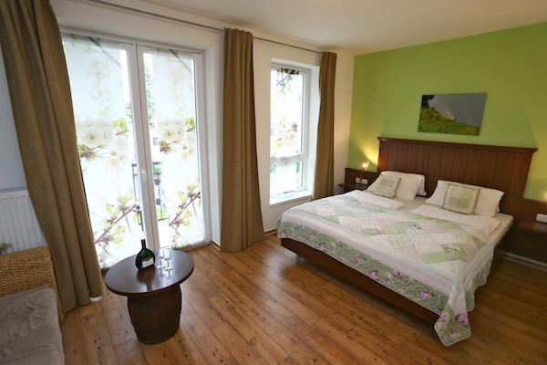 Dobbeltrom (Spätlese) | Allergitestet sengetøy, skrivebord og skrivebord for bærbar PC