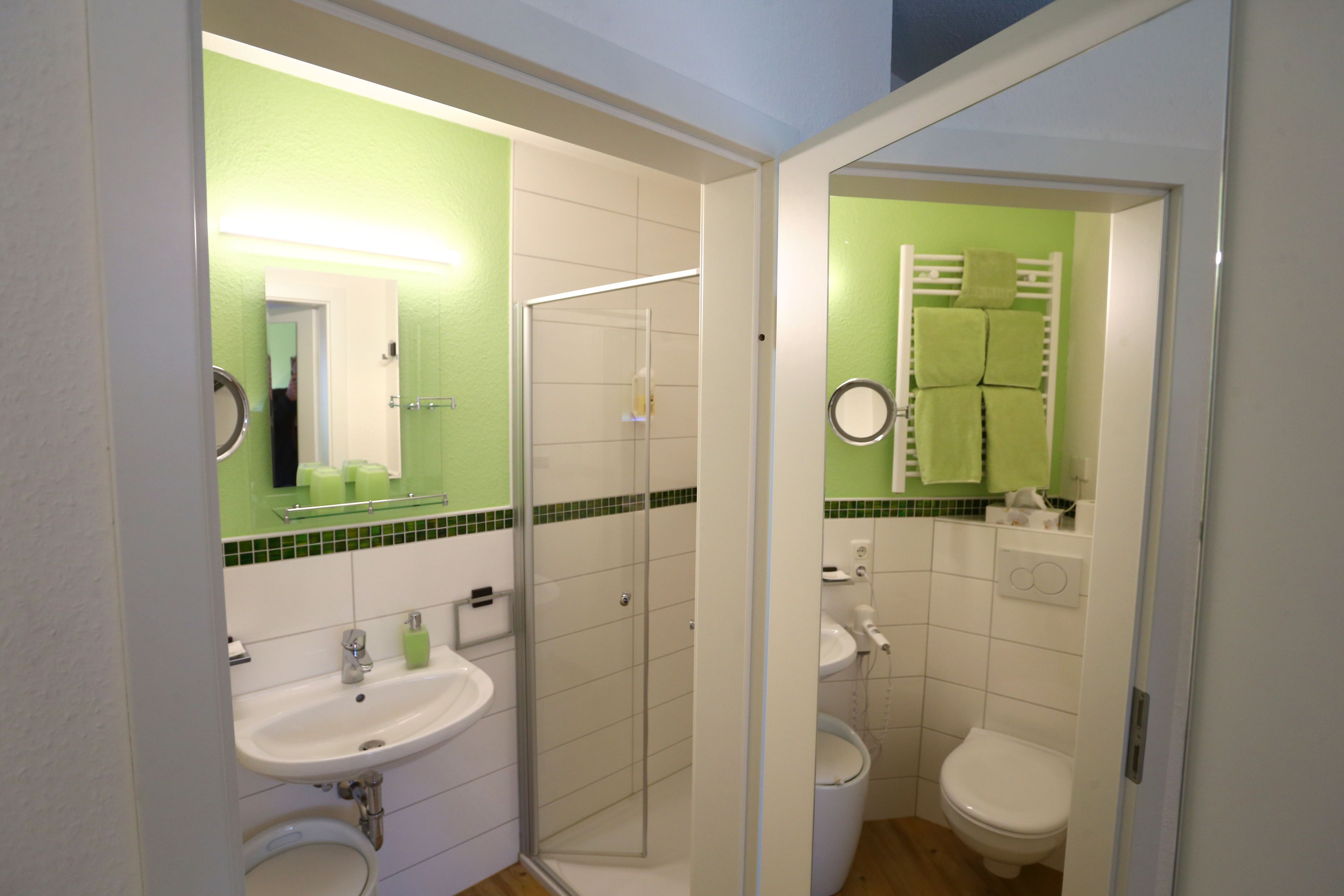 double room (kabinett) | bathroom | shower, free toiletries, hair dryer, towels