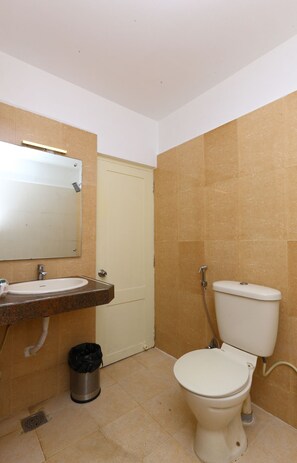 Double or Twin Room | Bathroom - OYO Flagship 470 near US Consulate (Chennai)