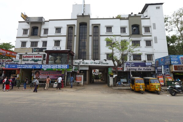 Front of property - OYO Flagship 470 near US Consulate (Chennai)