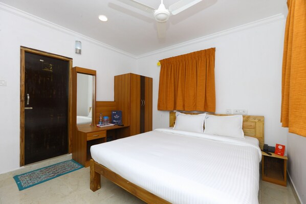 Double or Twin Room | Free WiFi - OYO 9373 Pondy Bazaar (Chennai)