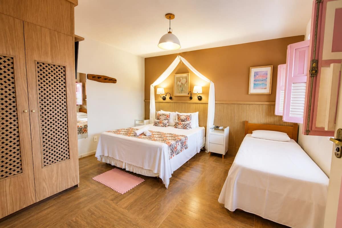 Family Cabin, Kitchen | Minibar, free WiFi, bed sheets