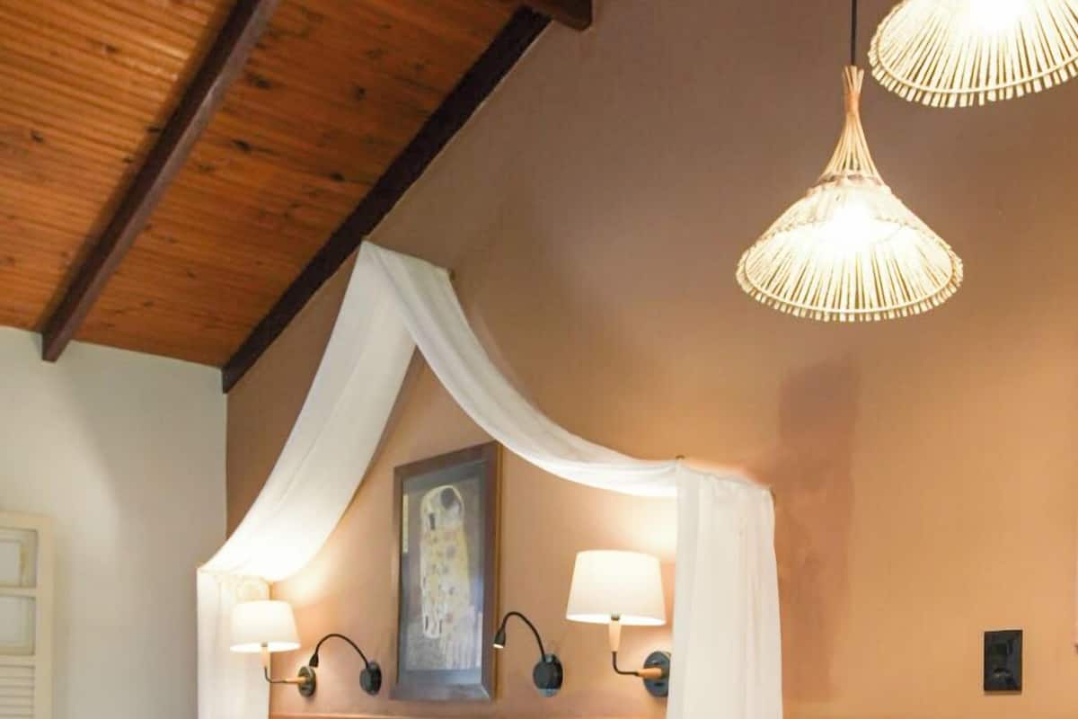 Quarto luxo | Frigobar, Wi-Fi de cortesia, roupa de cama